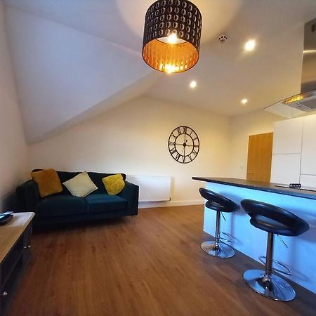 Roomy Penthouse 2 Double Bed Apartment - Spacious - Central Beeston - Free Secure Parking - نوتينغهام المظهر الخارجي الصورة