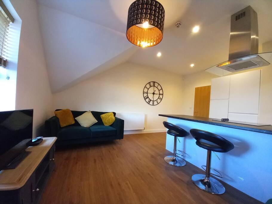 Roomy Penthouse 2 Double Bed Apartment - Spacious - Central Beeston - Free Secure Parking - نوتينغهام المظهر الخارجي الصورة