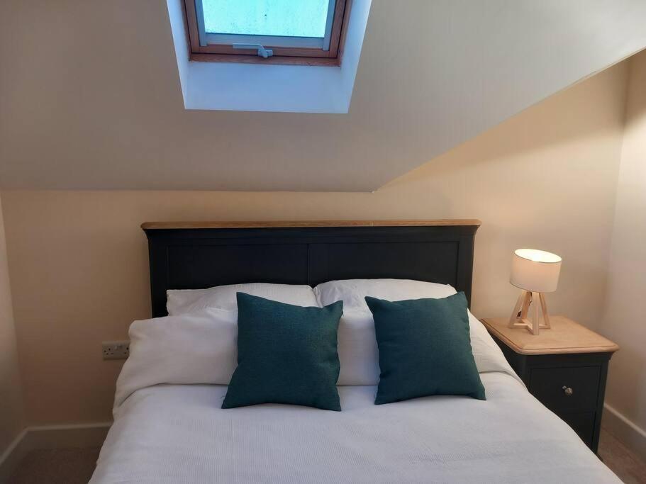 Roomy Penthouse 2 Double Bed Apartment - Spacious - Central Beeston - Free Secure Parking - نوتينغهام المظهر الخارجي الصورة